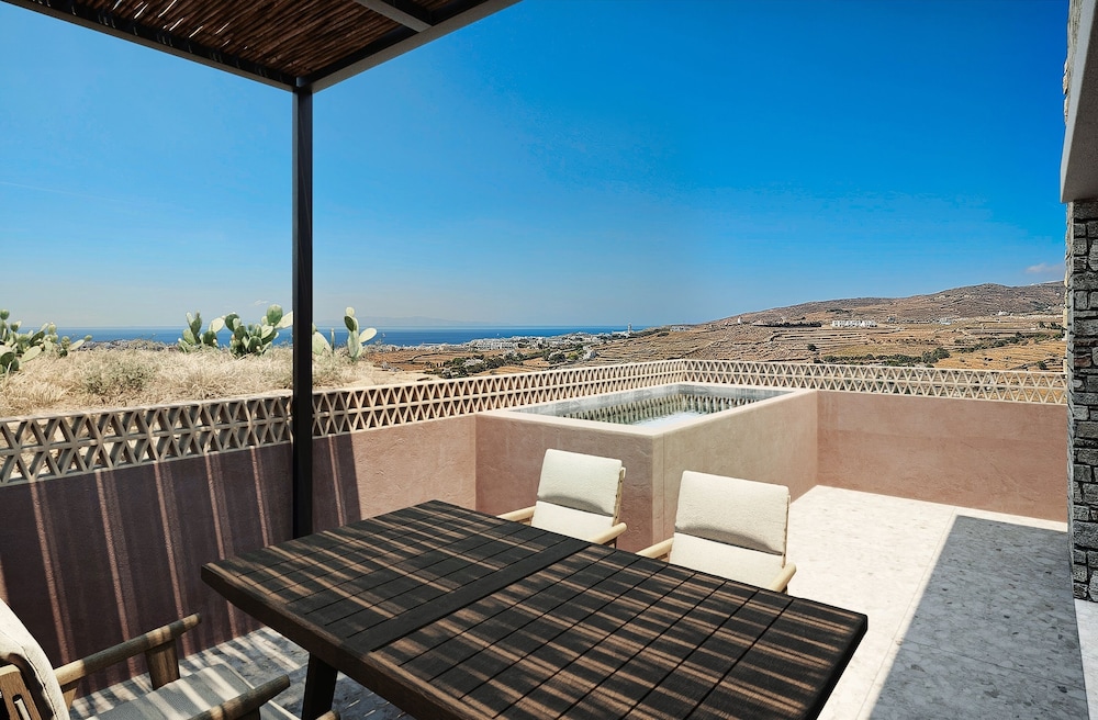 Deluxe Suite with Outdoor Tub - Photo 12