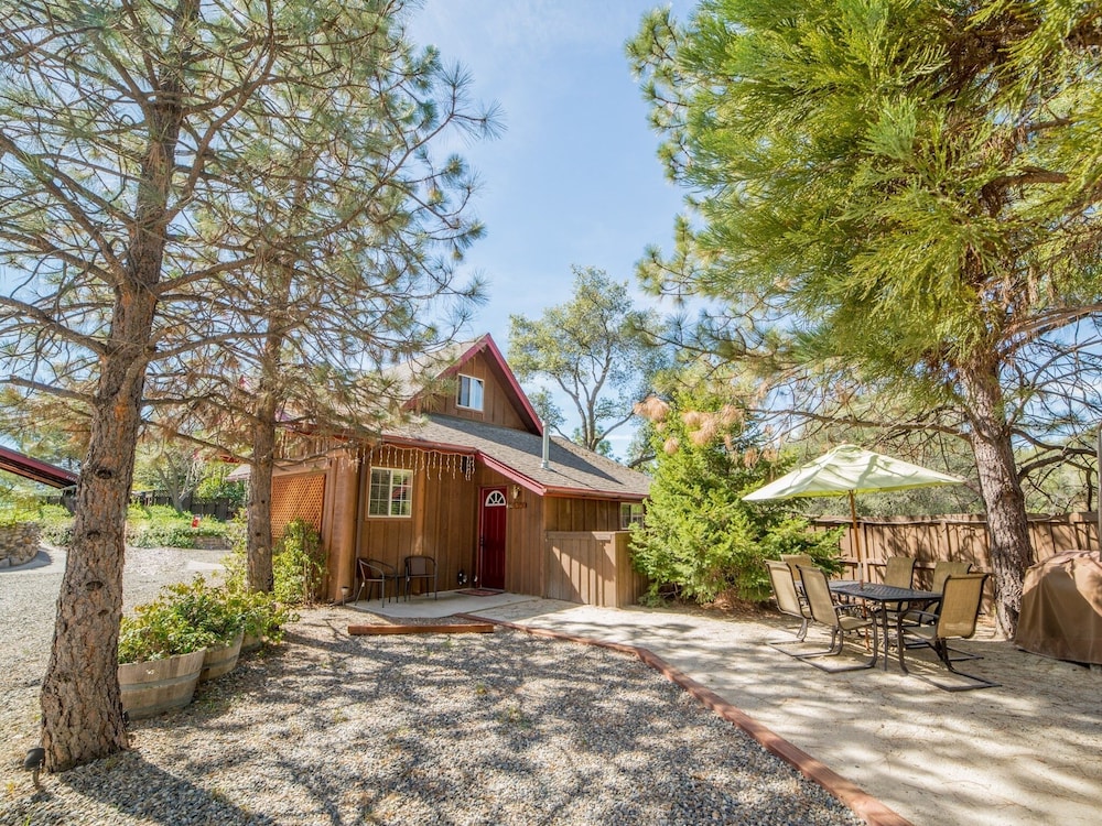Deluxe Cottage, Ensuite, Mountain View (El Capitan Cottage) photo 3