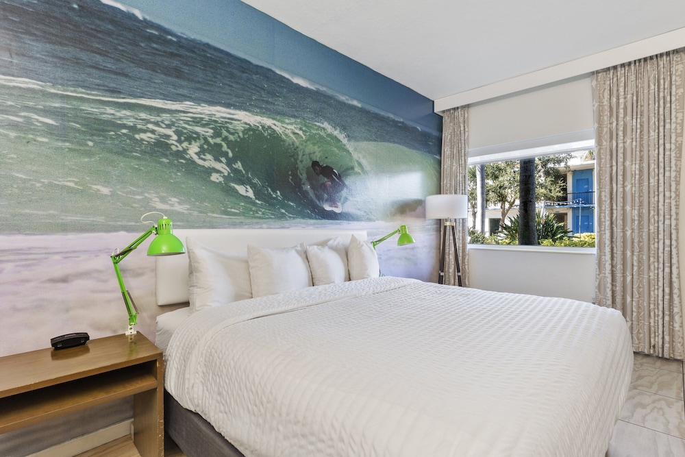 Deluxe Room, 1 King Bed (Ada) - Photo 1