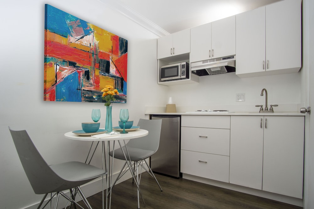 Family Room, Multiple Beds, Non Smoking, Kitchen - Photo 1