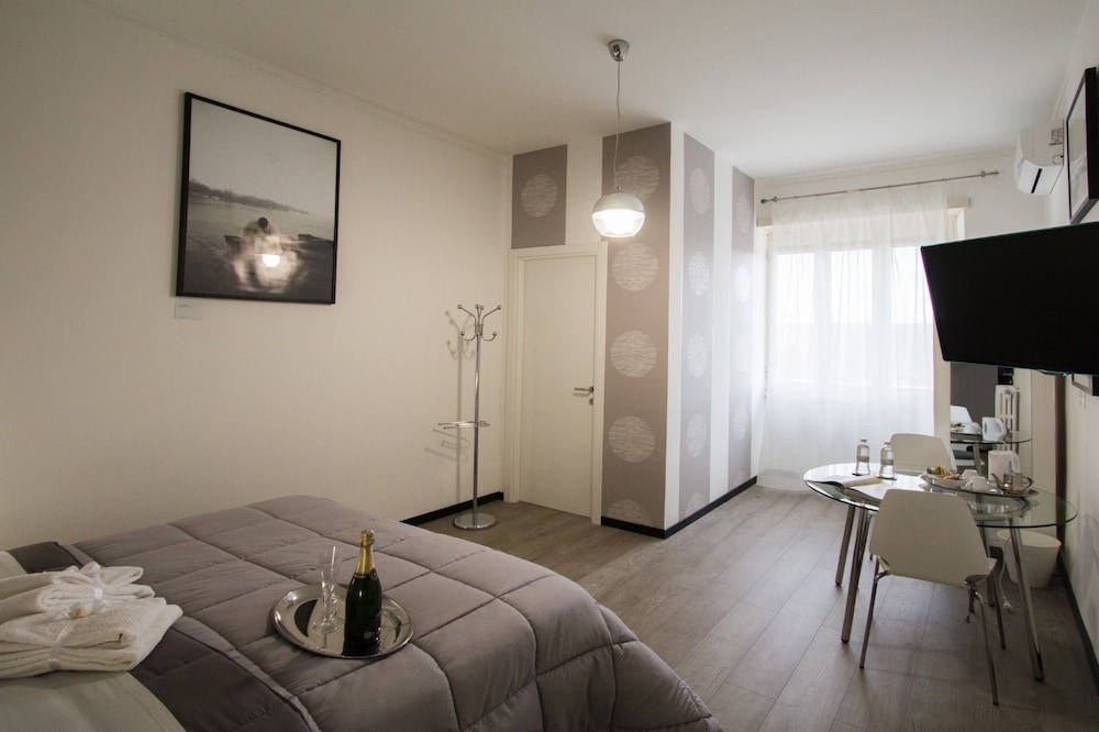 Design Double or Twin Room, City View photo 2