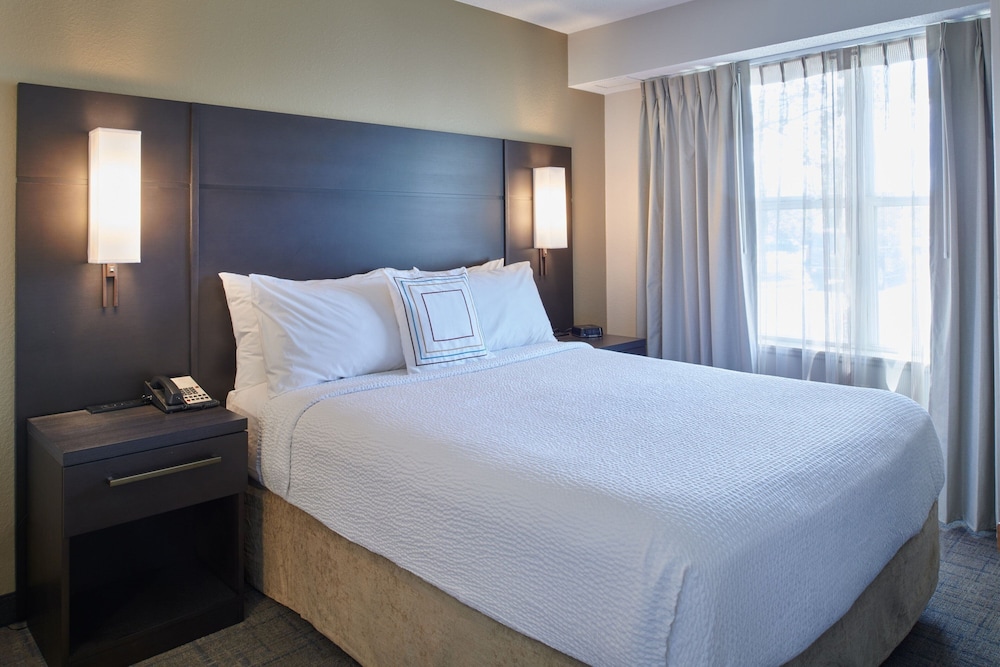 Suite, 1 Bedroom - Photo 2