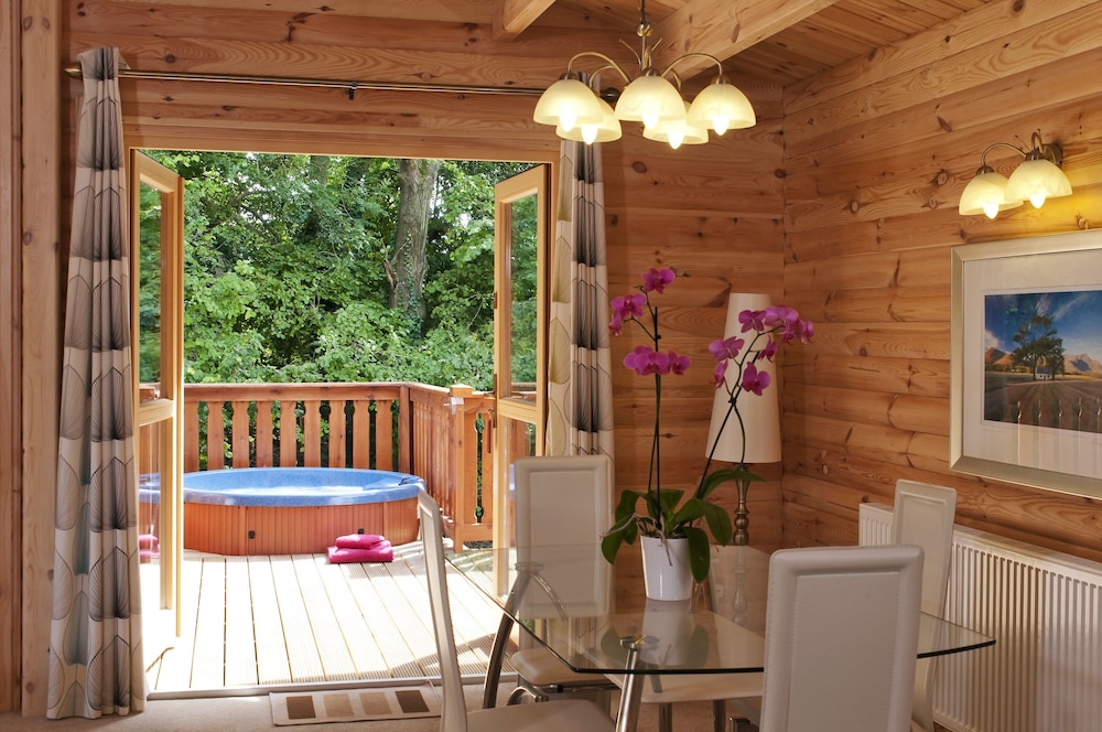 2 Bedroom Lodge with Hot TUB photo 1