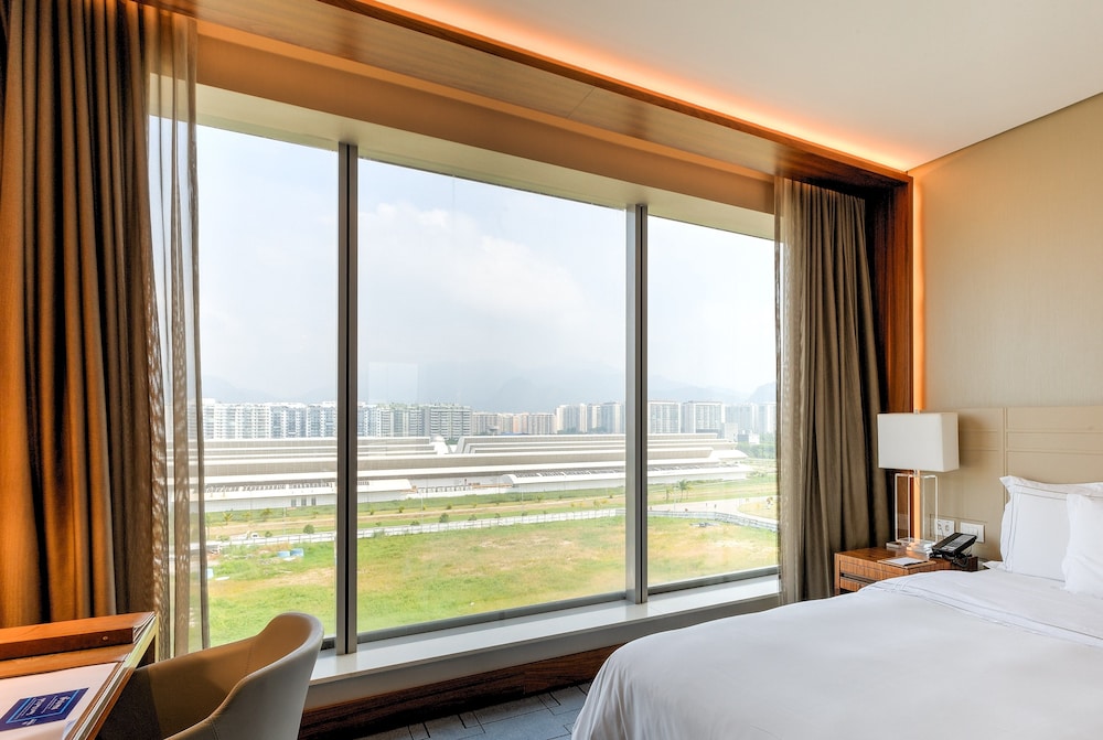Classic Room, 1 King Bed, City View thumbnail 5