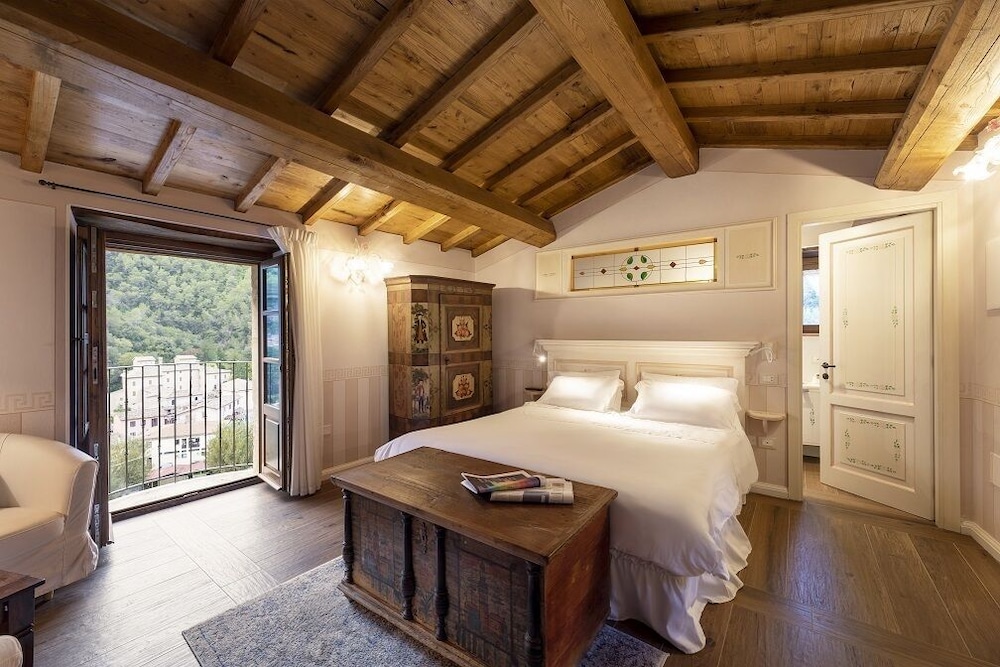 Deluxe Double Room - Photo 1