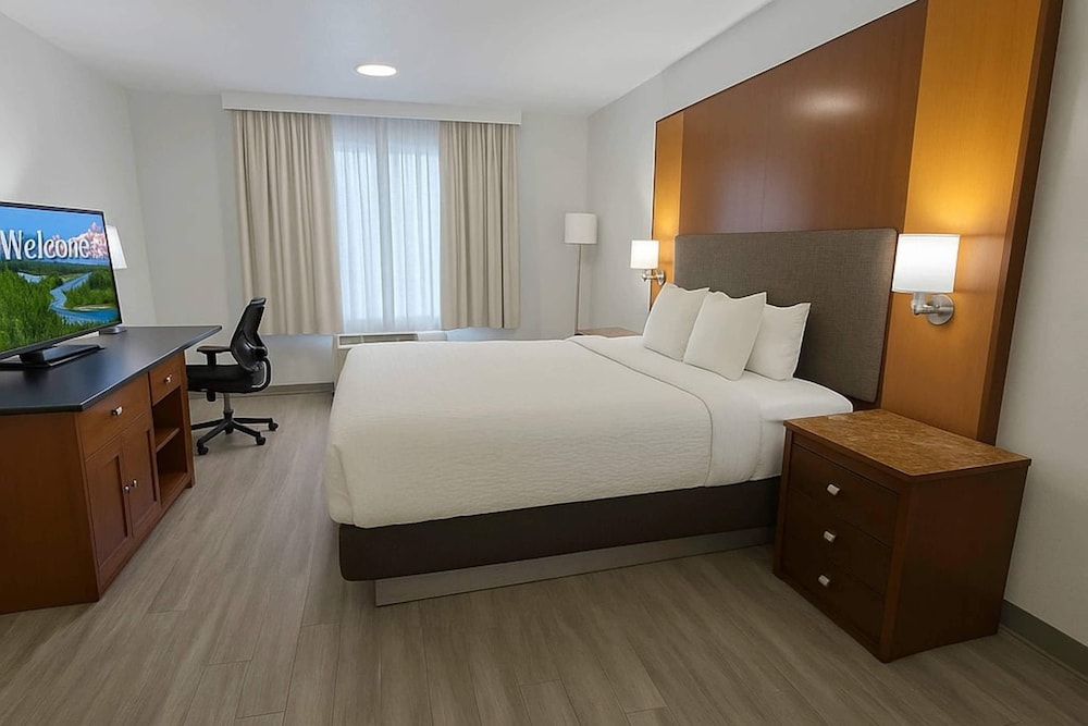 Room, 1 King Bed, Non Smoking (Upgrade) - Photo 5