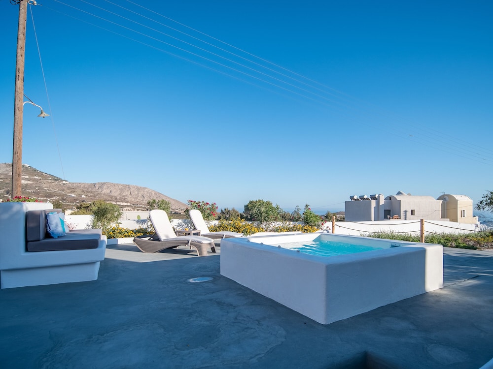 Deluxe Suite, Hot Tub - Photo 2