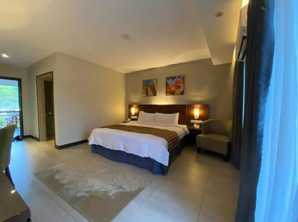 Standard Double Room, 1 King Bed photo 3