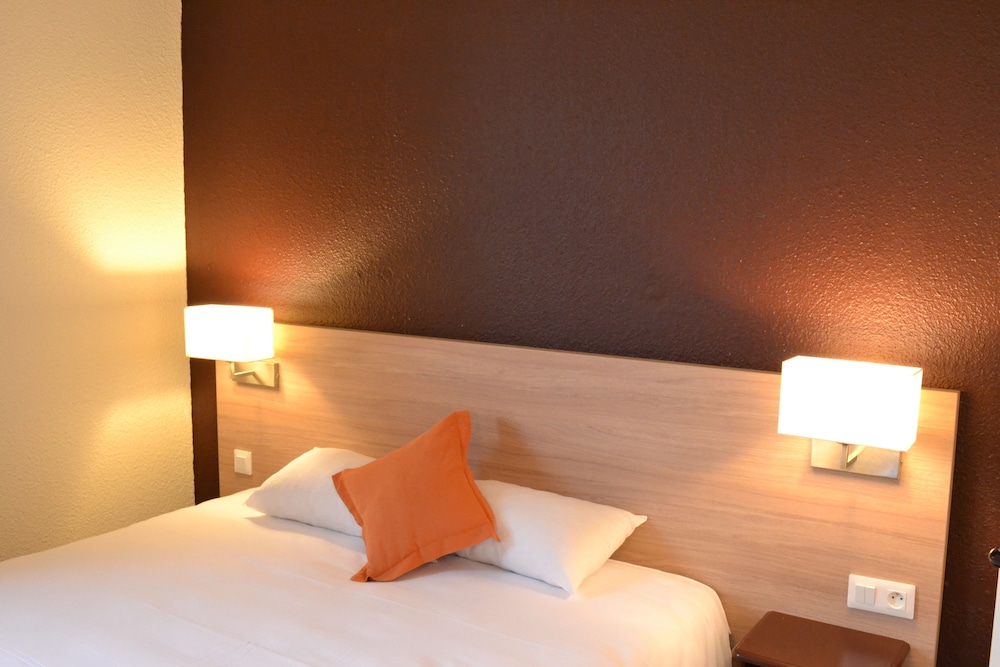 Standard Room, 1 Bedroom, Private Bathroom - Photo 3