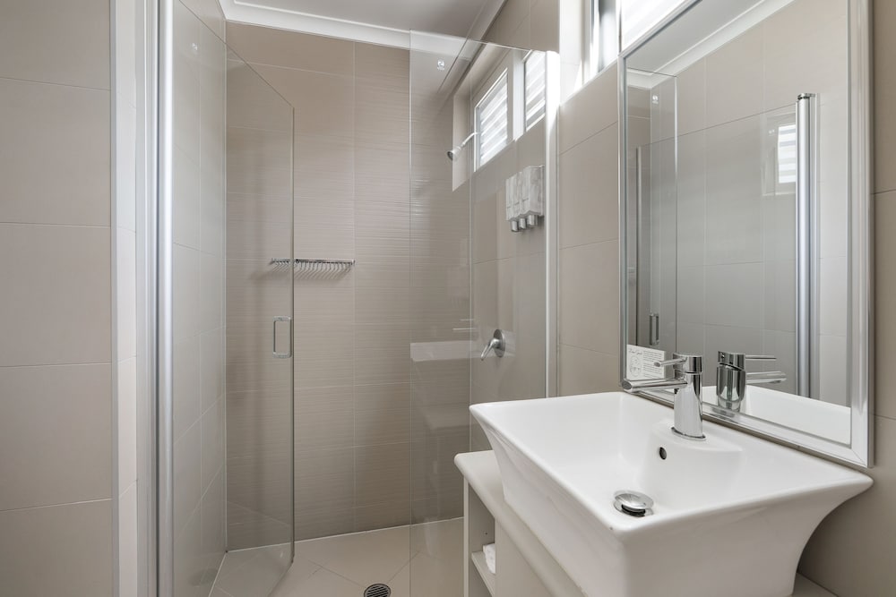 Executive Room, 1 Queen Bed, Kitchenette photo 2