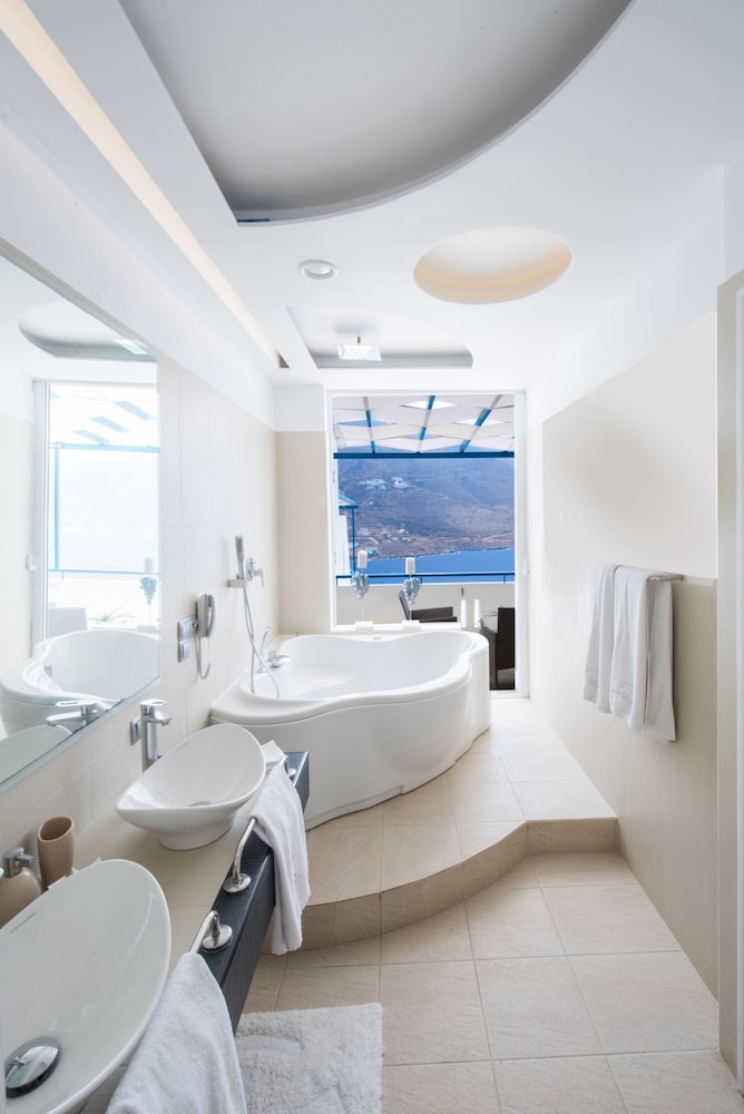 Honeymoon Suite, Sea View (Junior) - Photo 5