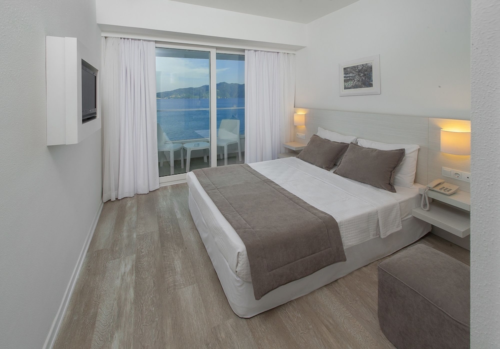 Standard Twin Room Full Sea View