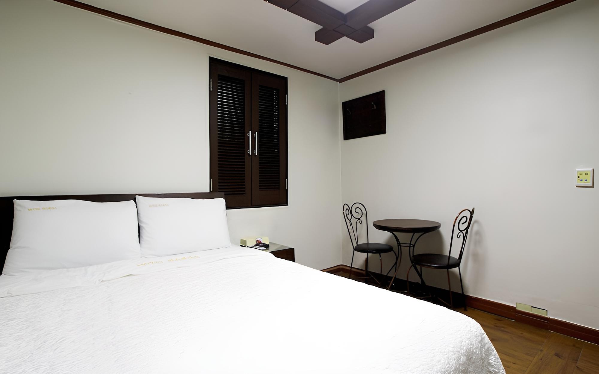 Room (Standard Room (Air Purifier)) - Photo 7
