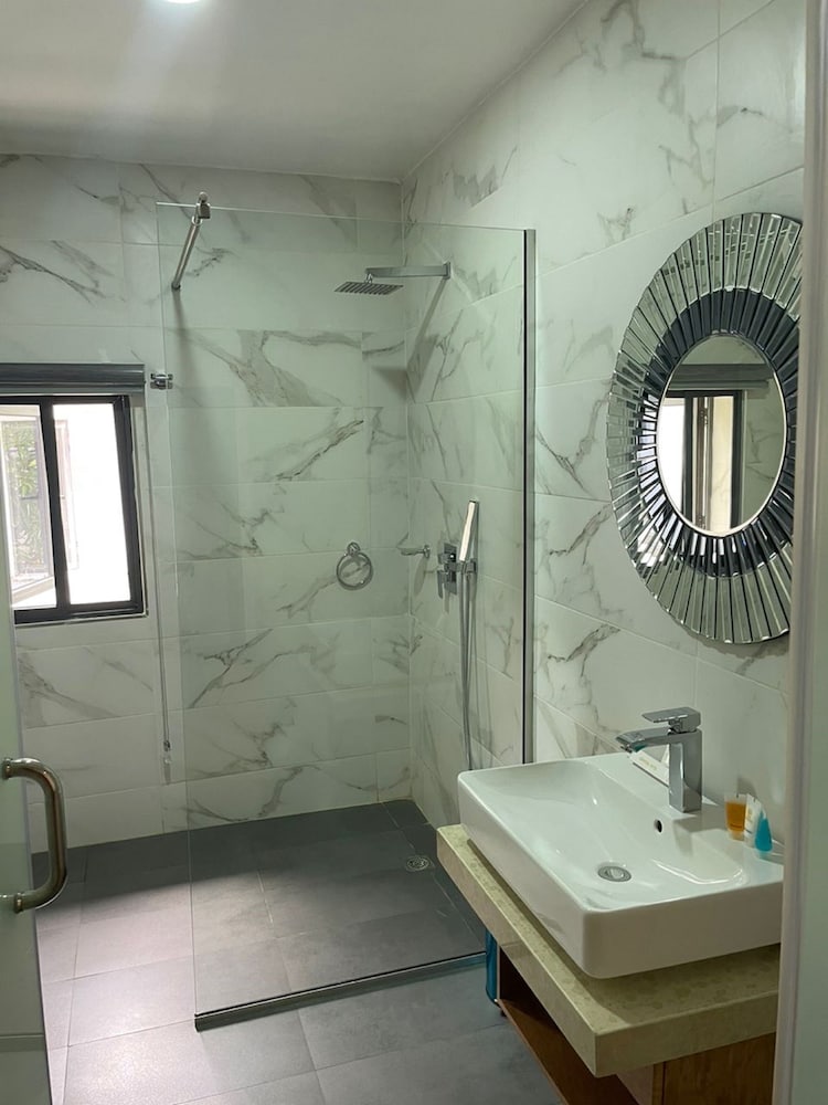Royal Suite - Photo 2