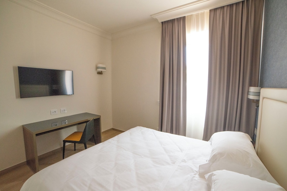 Business Double Room - Photo 3