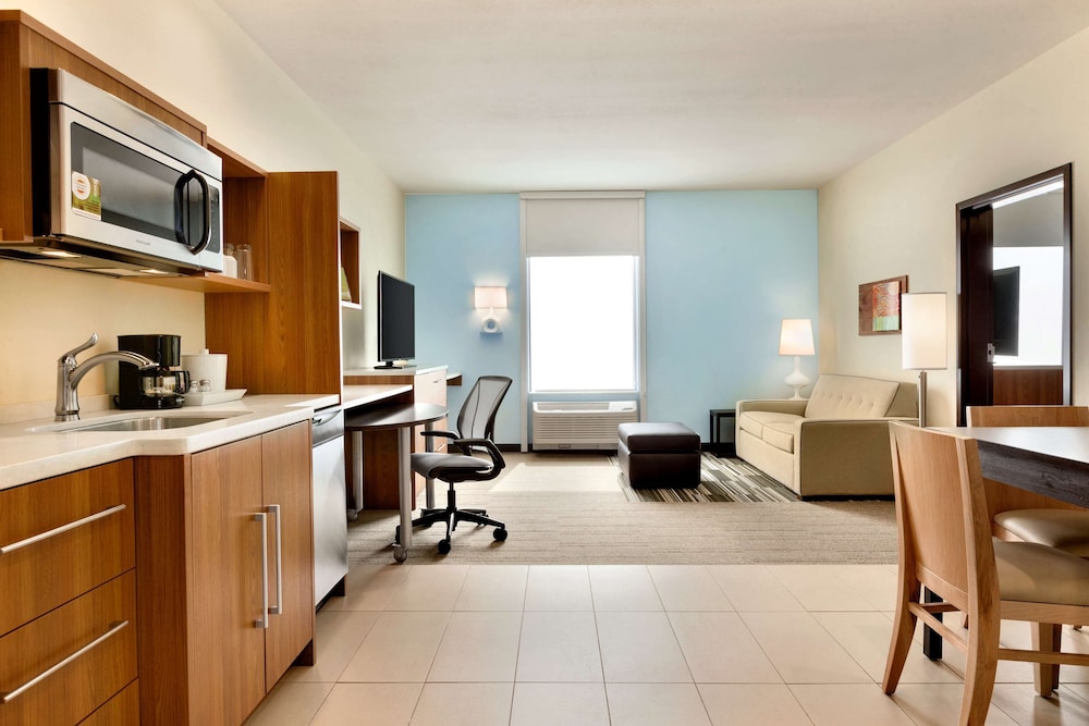 1 King Bed, 1 Bedroom Suite