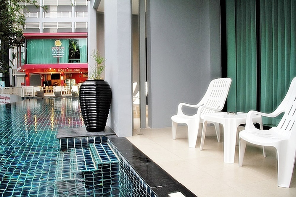 Deluxe Room, Pool Access photo 3
