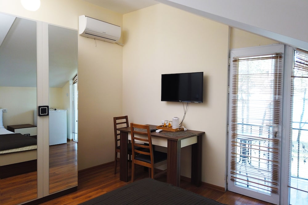 Economy Room