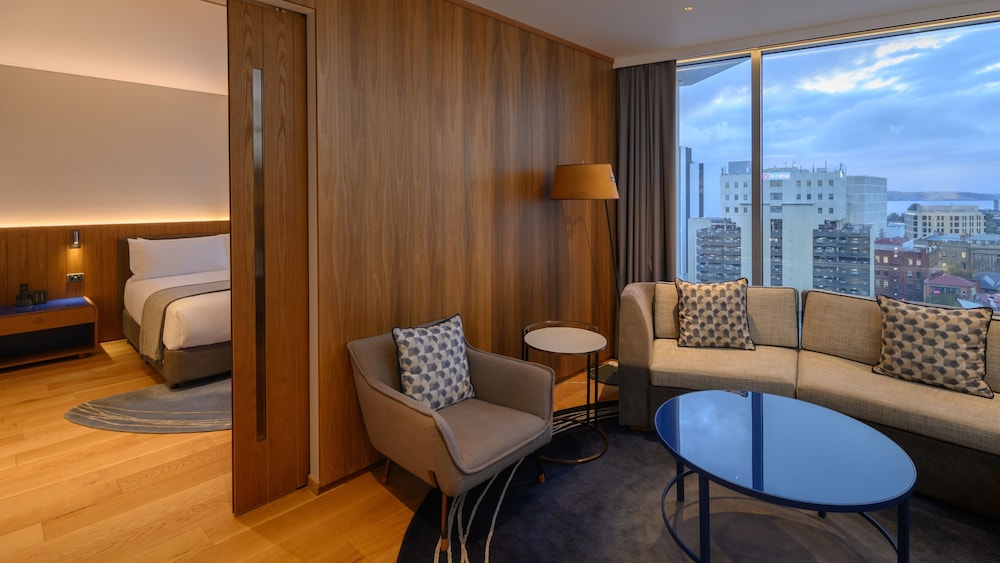 Suite, 1 Bedroom, Club Lounge Access, Harbor View - Photo 3