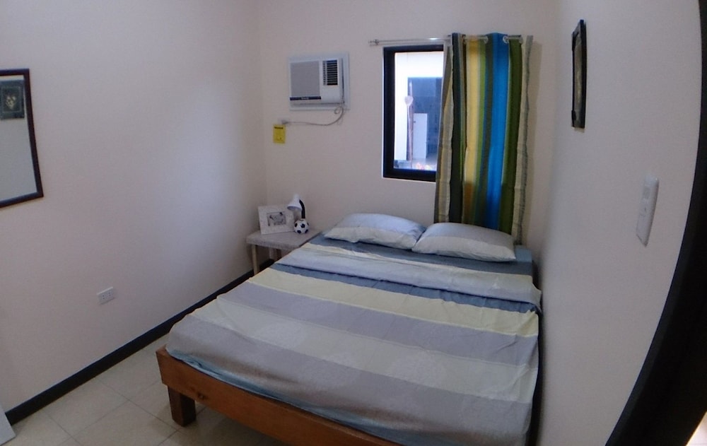 Budget Room - Shared Bathroom photo 1