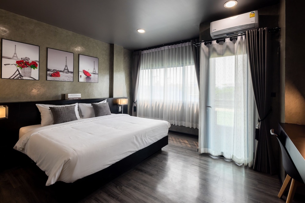 Standard King Room - Photo 1