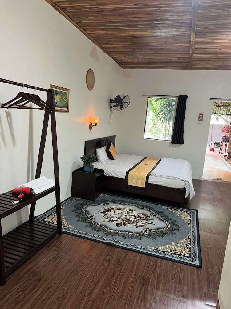 Deluxe Duplex, Lake View