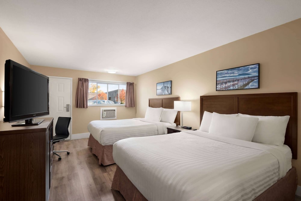 Standard Room, 2 Queen Beds - Photo 3