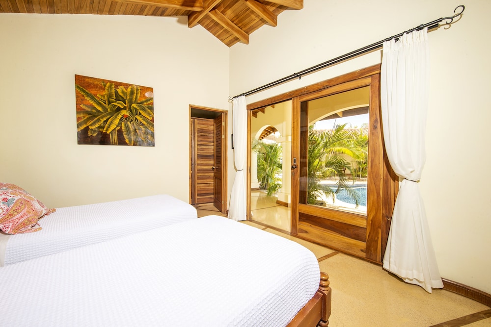 Room, 1 King Bed, Pool View photo 2