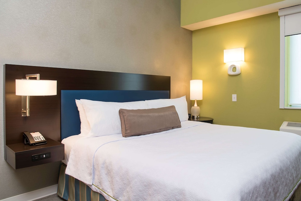Studio, 1 King Bed with Sofa bed, Accessible, Bathtub (Mobility & Hearing) photo 1