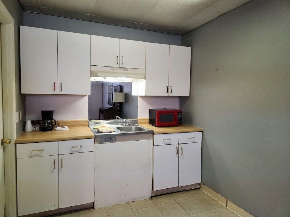 Room, 2 Queen Beds, Smoking, Kitchenette