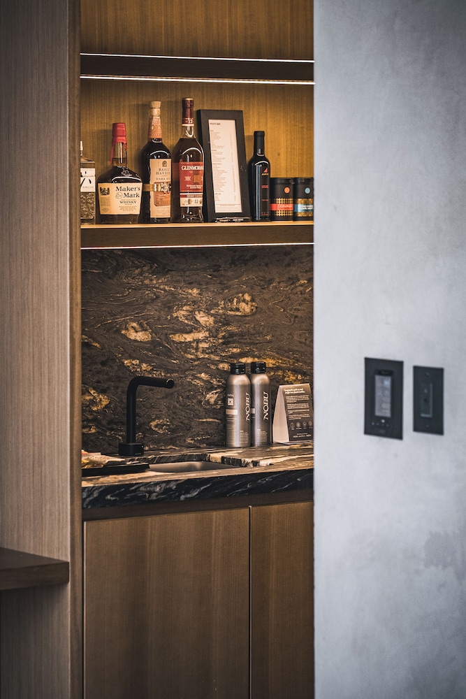 Suite, Accessible (Sake)