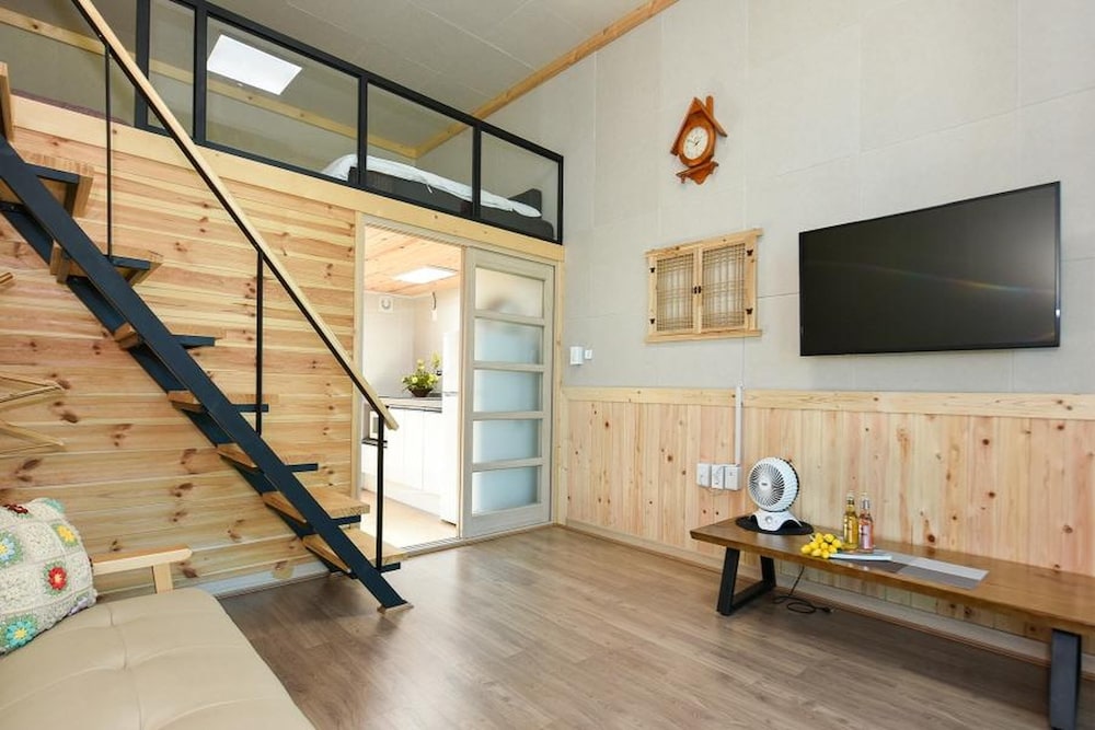 Basic Room, 1 Bedroom (204) - Photo 1