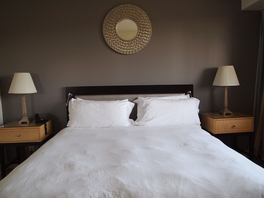 Suite, 1 King Bed with Sofa bed, Accessible, Kitchen photo 1
