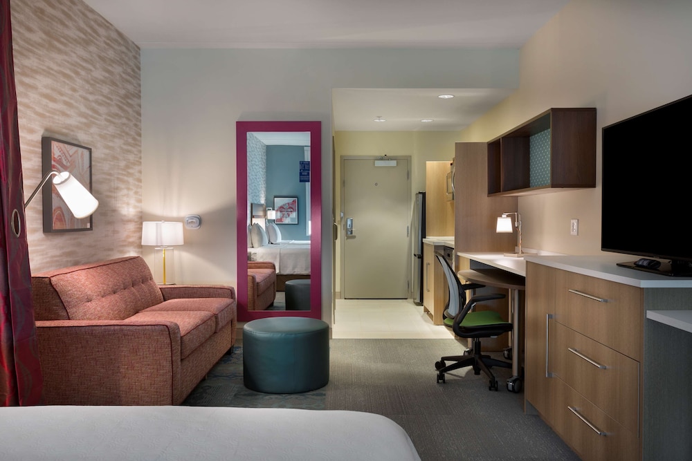 Studio, 1 King Bed, Accessible, Non Smoking (Roll-In Shower) - Photo 1
