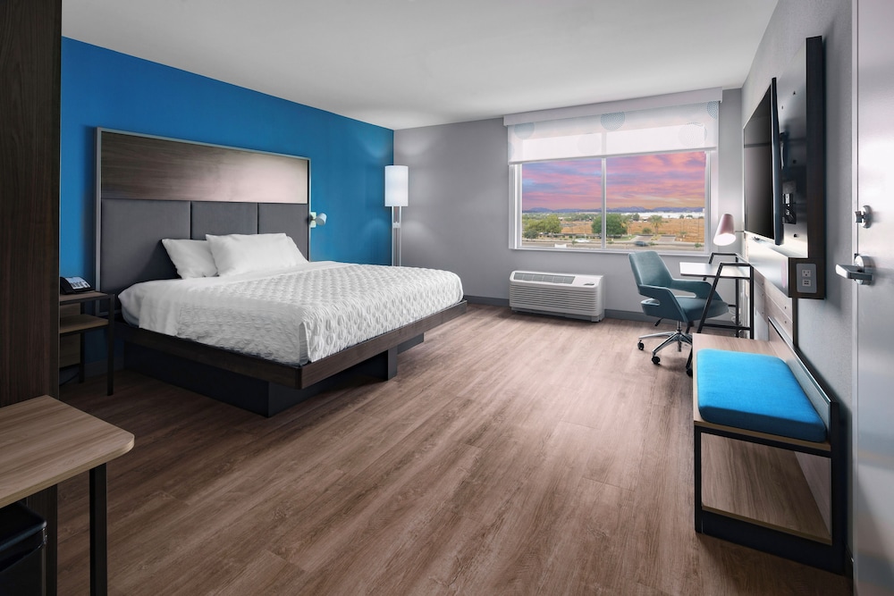 Room, 1 King Bed, Accessible, Bathtub - Photo 1