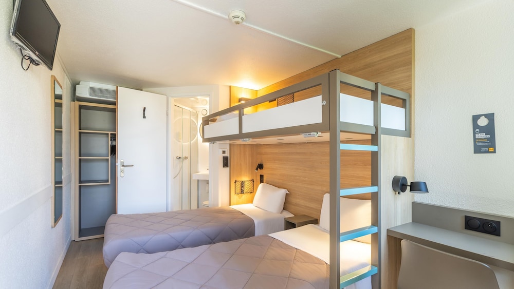 Standard Room, Multiple Beds photo 1