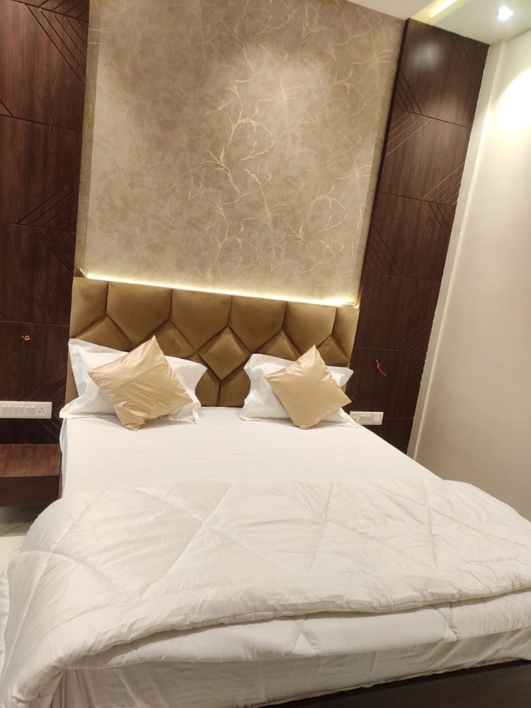 Royal Double Room, City View photo 2