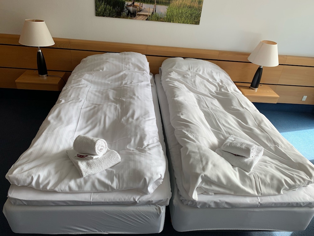Economy Room, 2 Twin Beds, Non Smoking photo 2