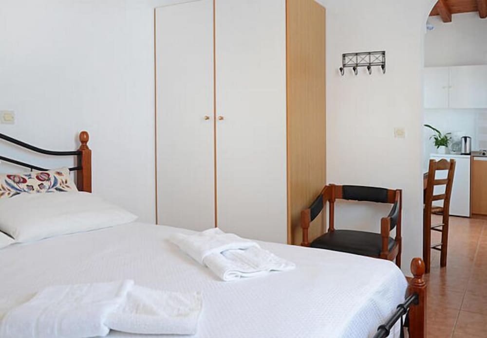 Standard Studio, Sea View