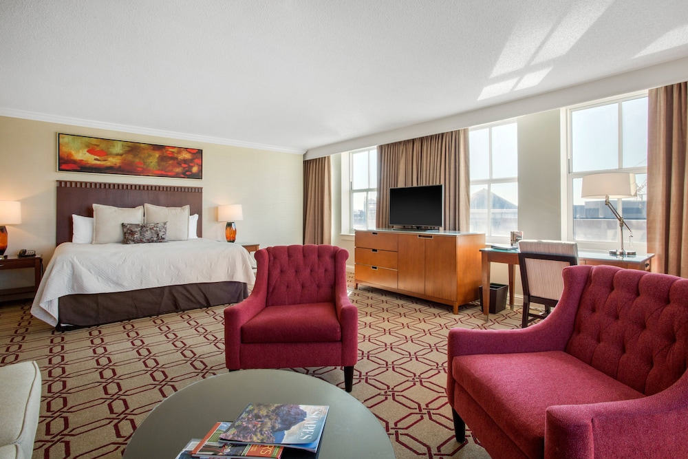 Suite, 1 King Bed, Corner