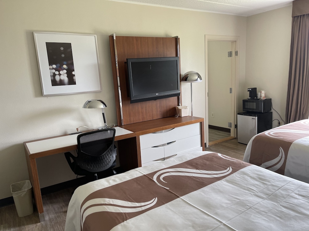Standard Room, 2 Double Beds, Non Smoking - Photo 5