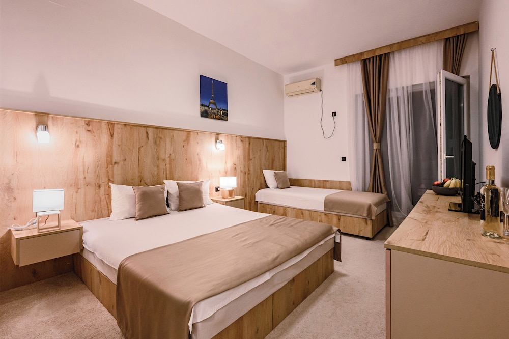 Panoramic Triple Room