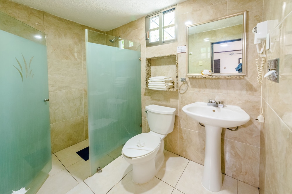 Standard Room, 2 Double Beds - Photo 5