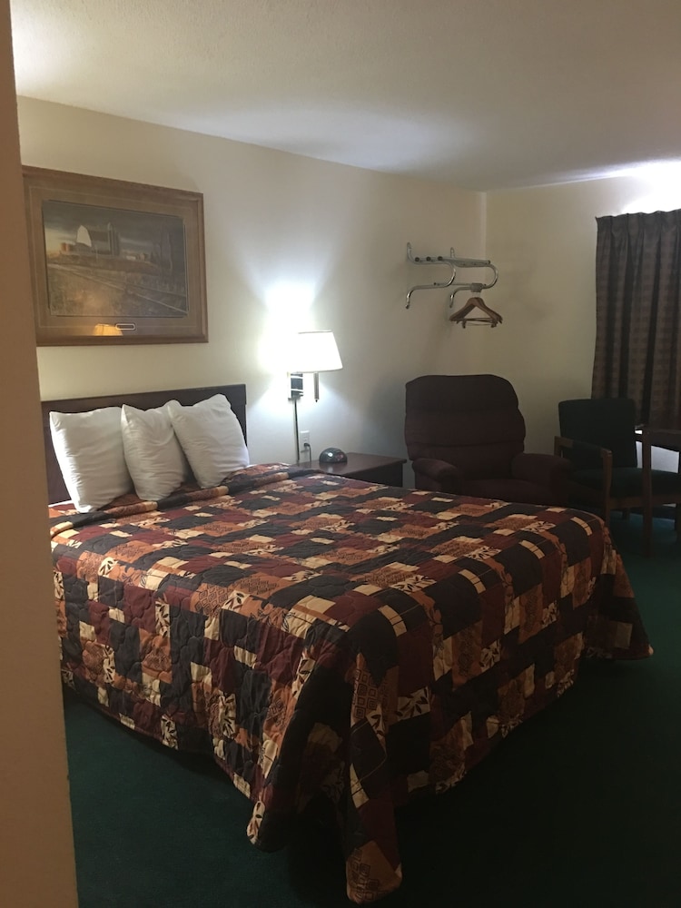 Room, 1 Queen Bed photo 1