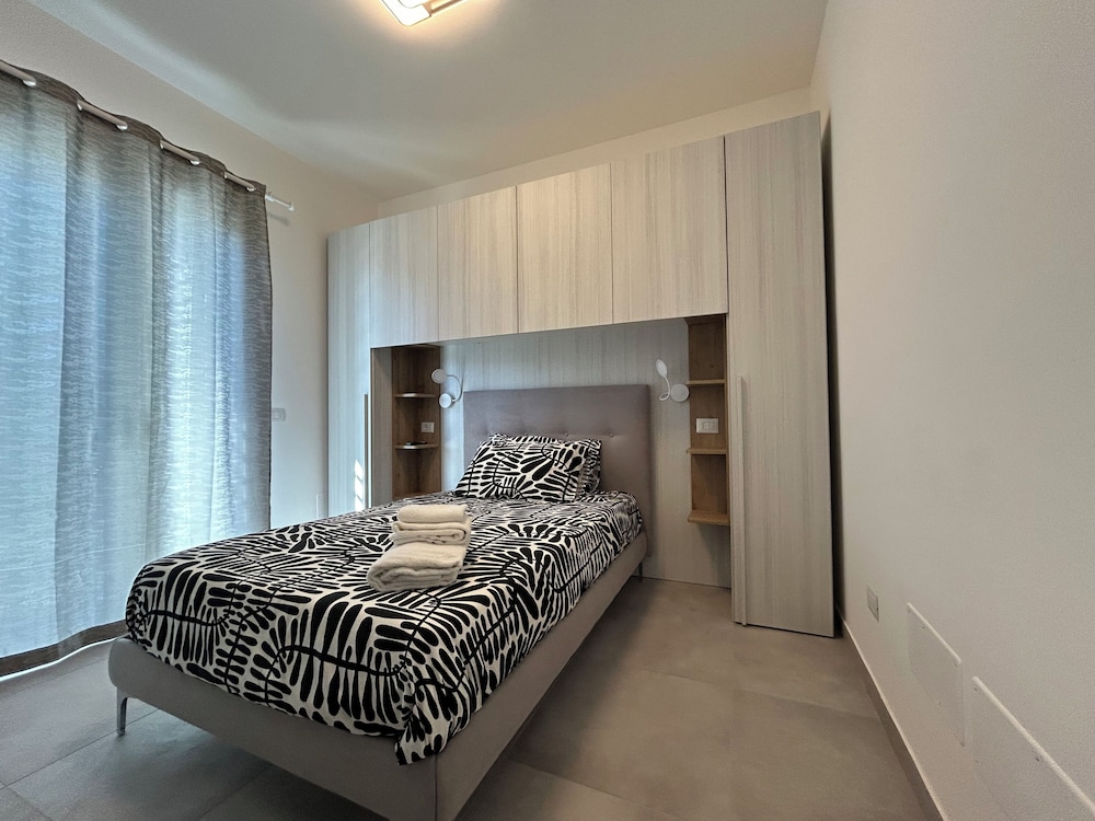 Single Room, Balcony