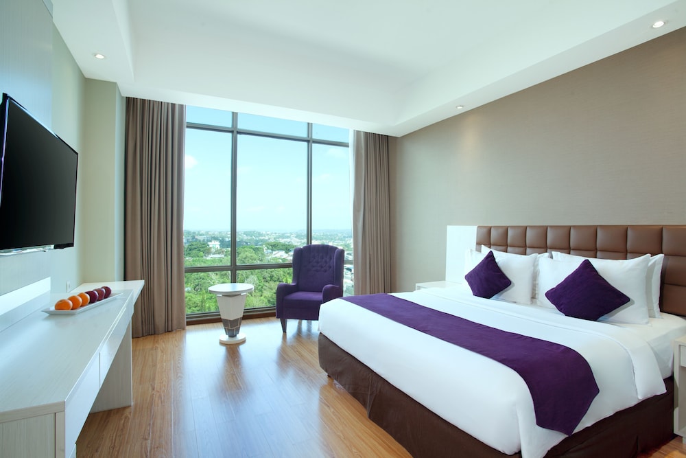 Deluxe Queen Bed Room photo 1