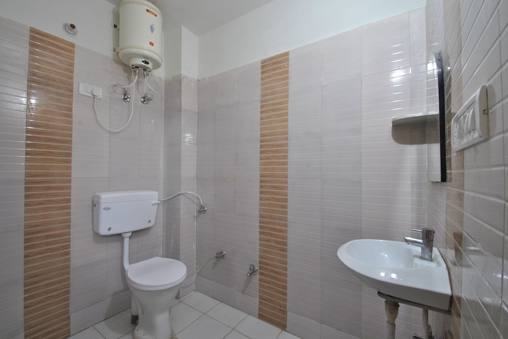 Deluxe AC Room - Photo 4
