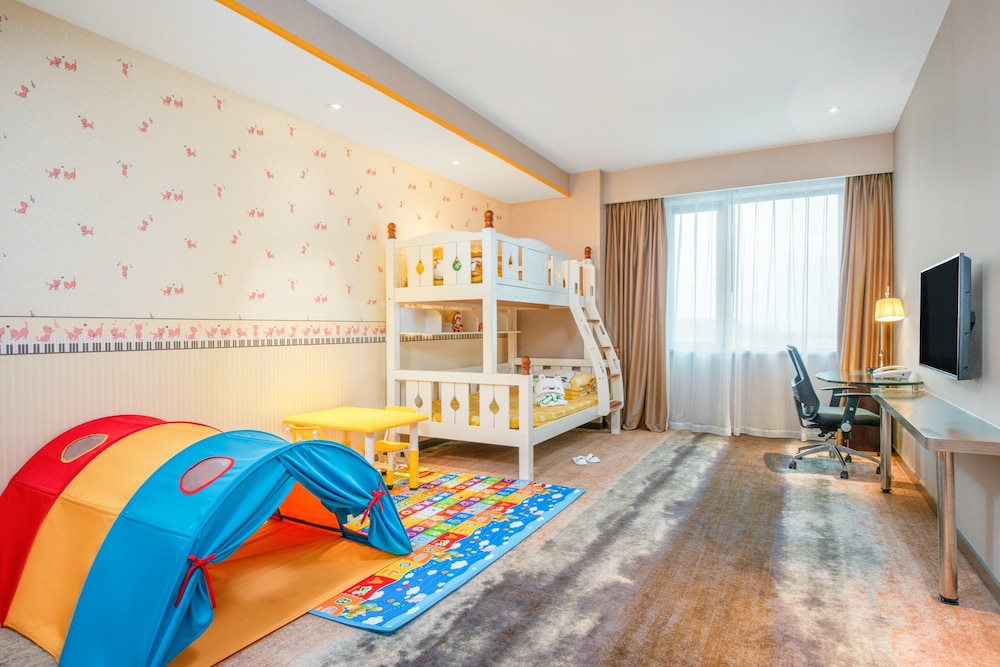Suite, 1 Bedroom (Living Area Kids Theme) - Photo 2