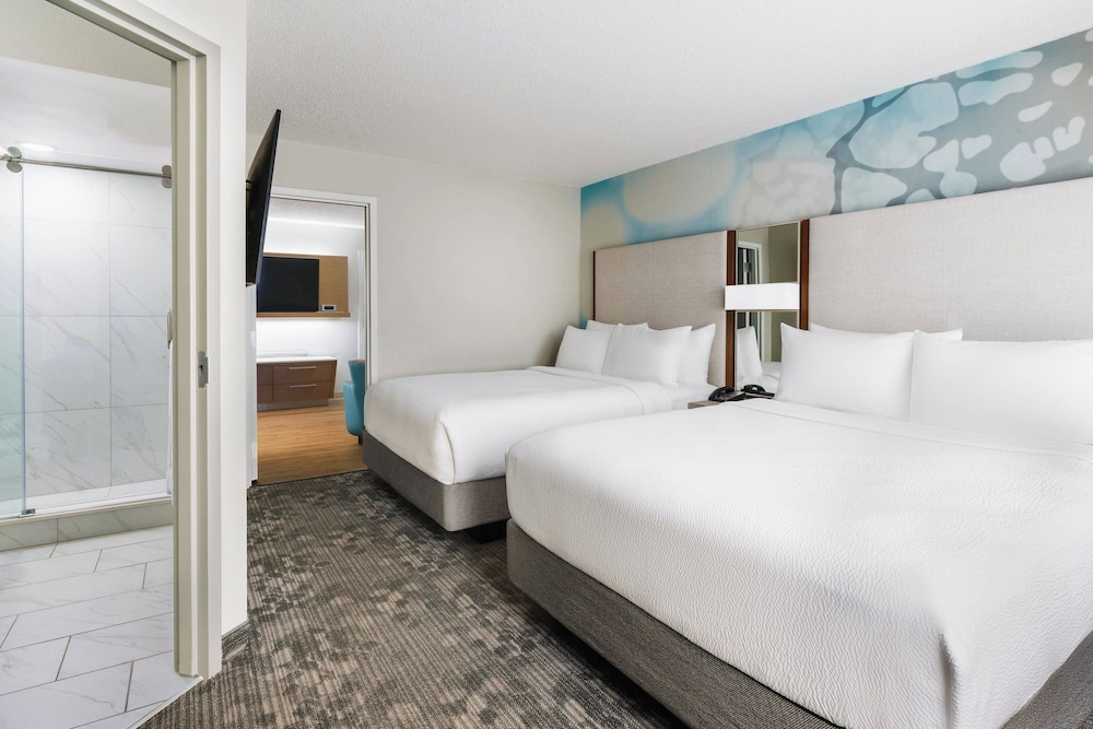 King Room - Mobility Accessible with Tub
