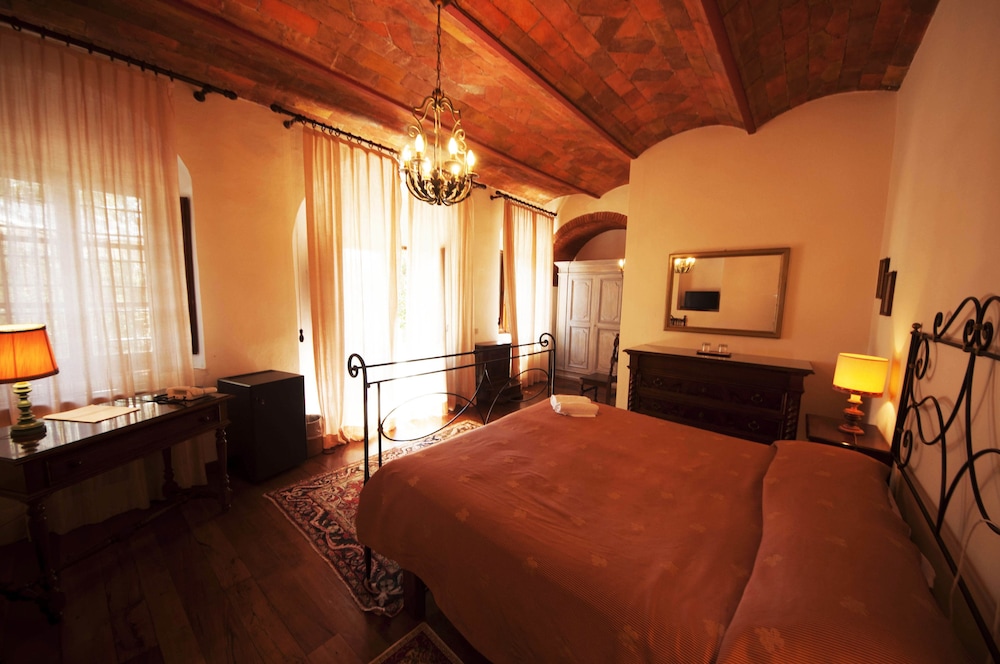Large Double Room - Photo 1